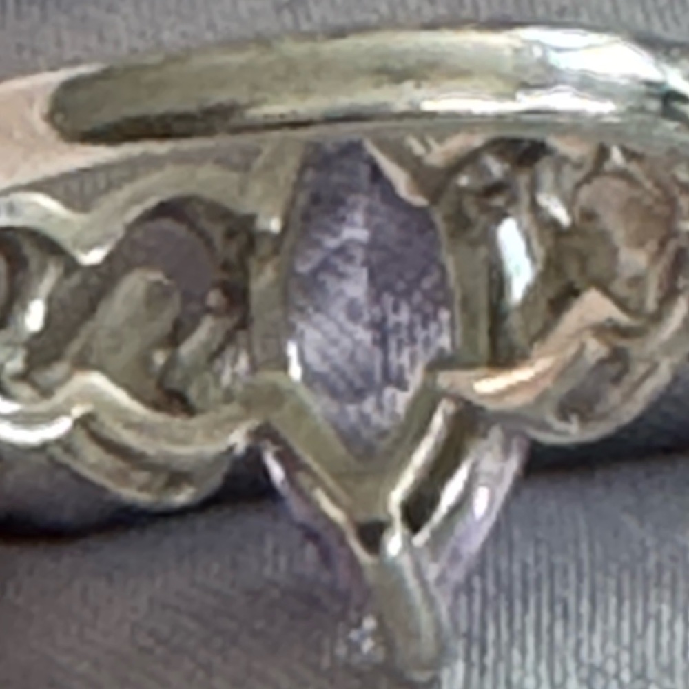 Elegant 925 Sterling Silver and genuine Amethyst heart ring. - Picture 14 of 15